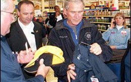 Bush được mời làm… lễ tân